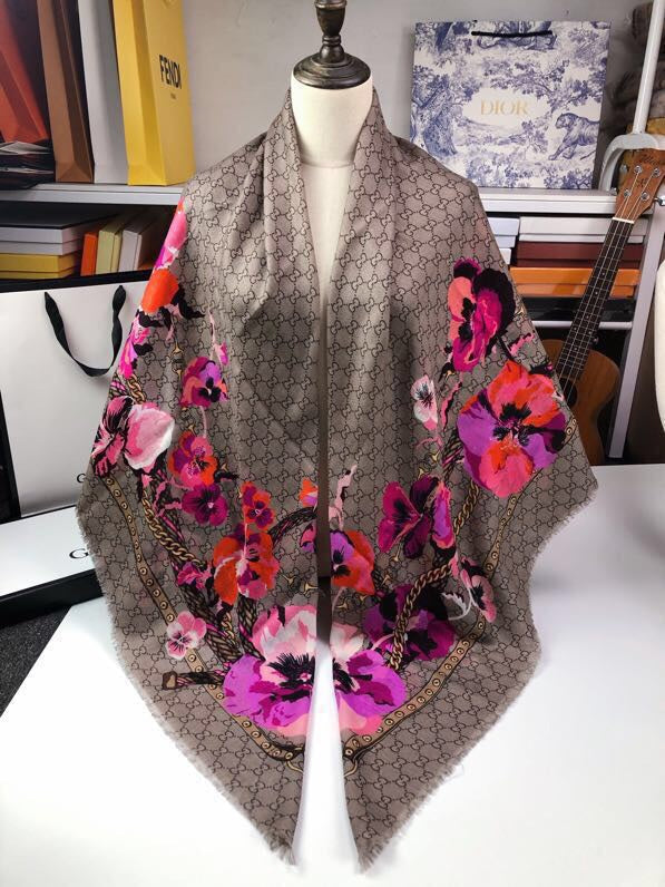 GUCCI 25S SCARF 140 IN CASHMERE 740373