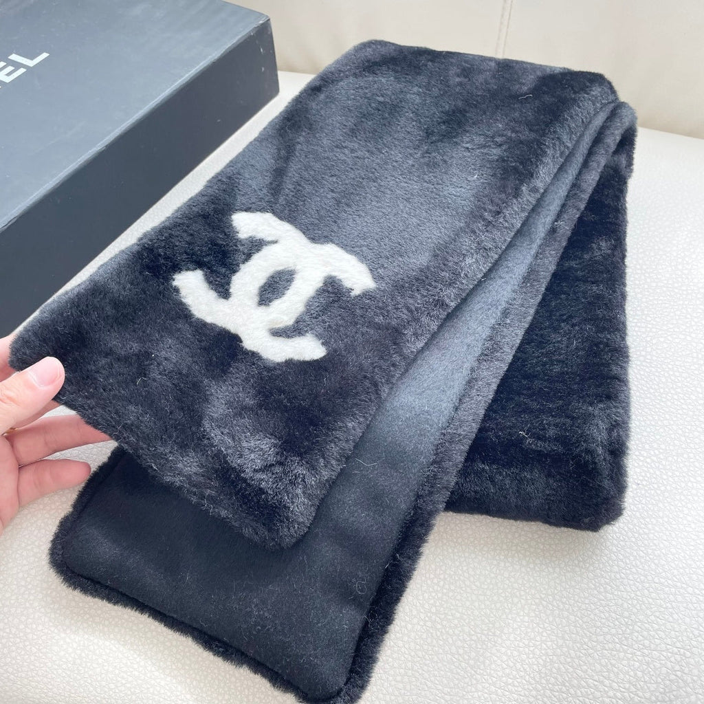 CHANEL 25S SCARF 120 IN FAUX FUR 876434