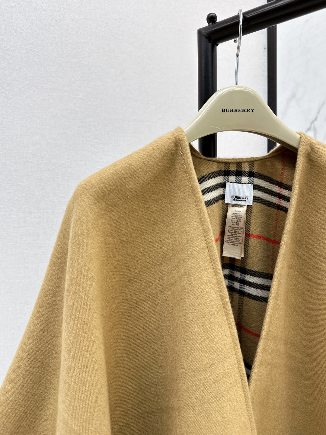 BURBERRY 25S KNITTED SHAWL 067