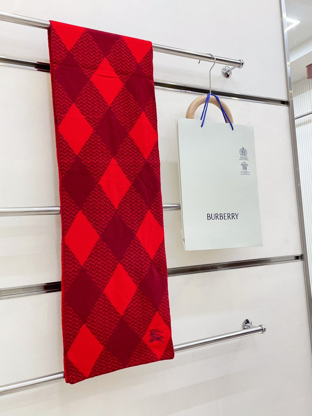 BURBERRY ARGYLE WOOL SCARF 190 CM CHERRY RED 394597