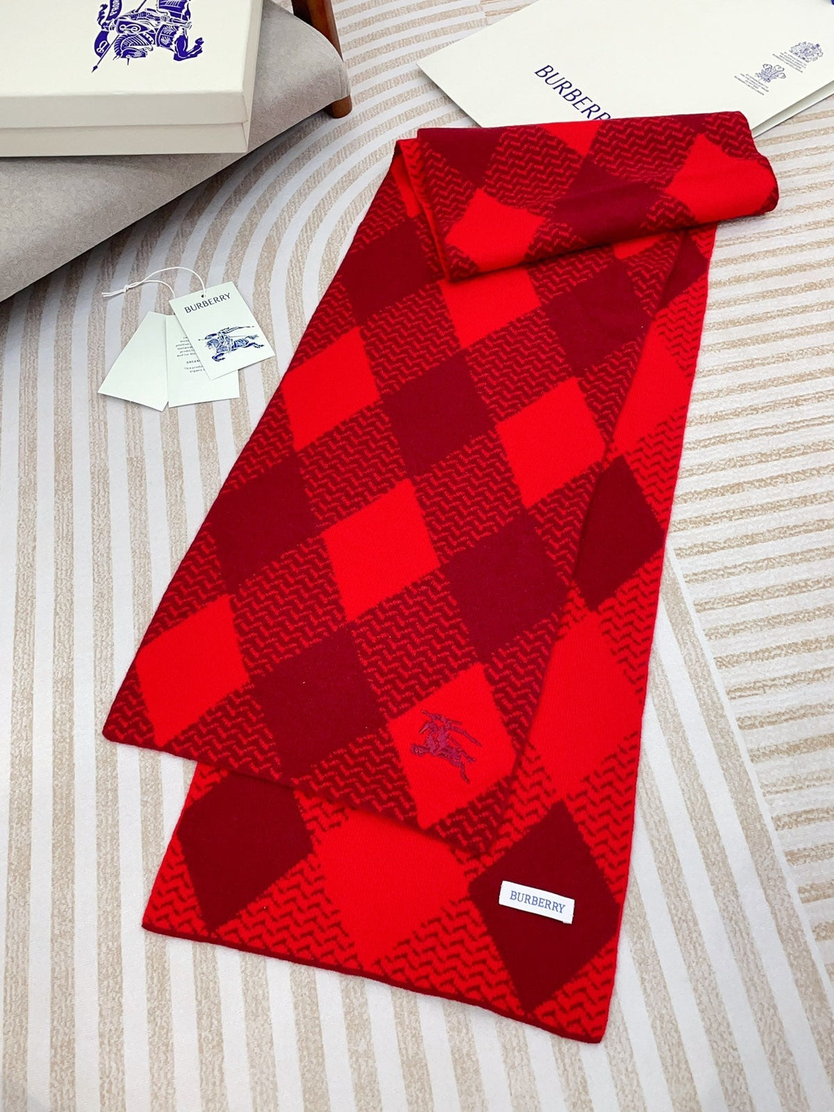 BURBERRY ARGYLE WOOL SCARF 190 CM CHERRY RED 394597