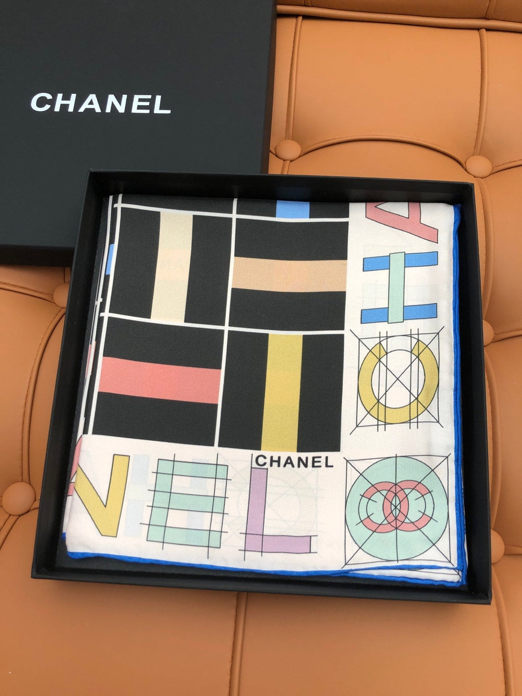 CHANEL 25S SCARF 90 IN SILK 704584