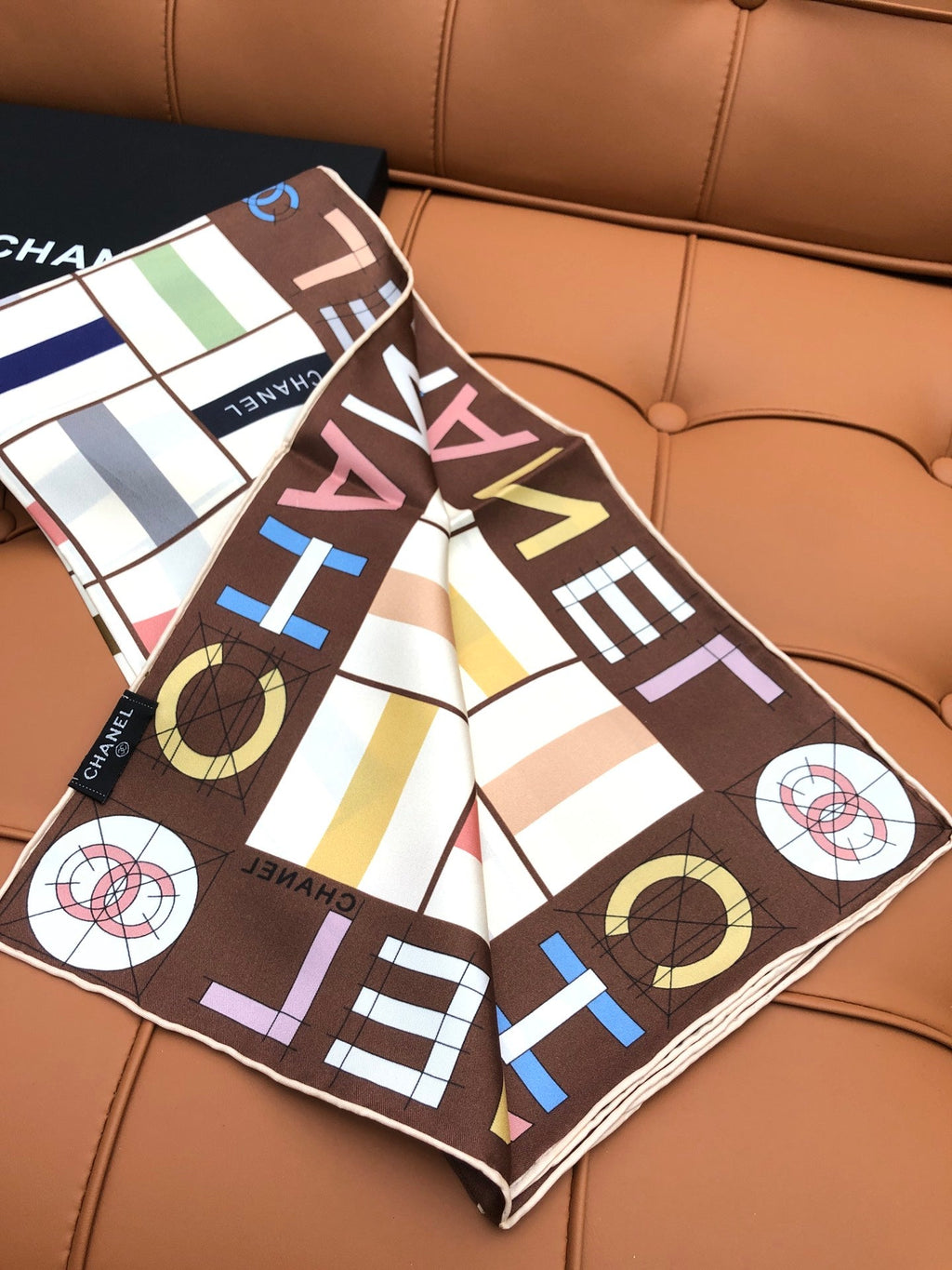 CHANEL 25S SCARF 90 IN SILK 704586