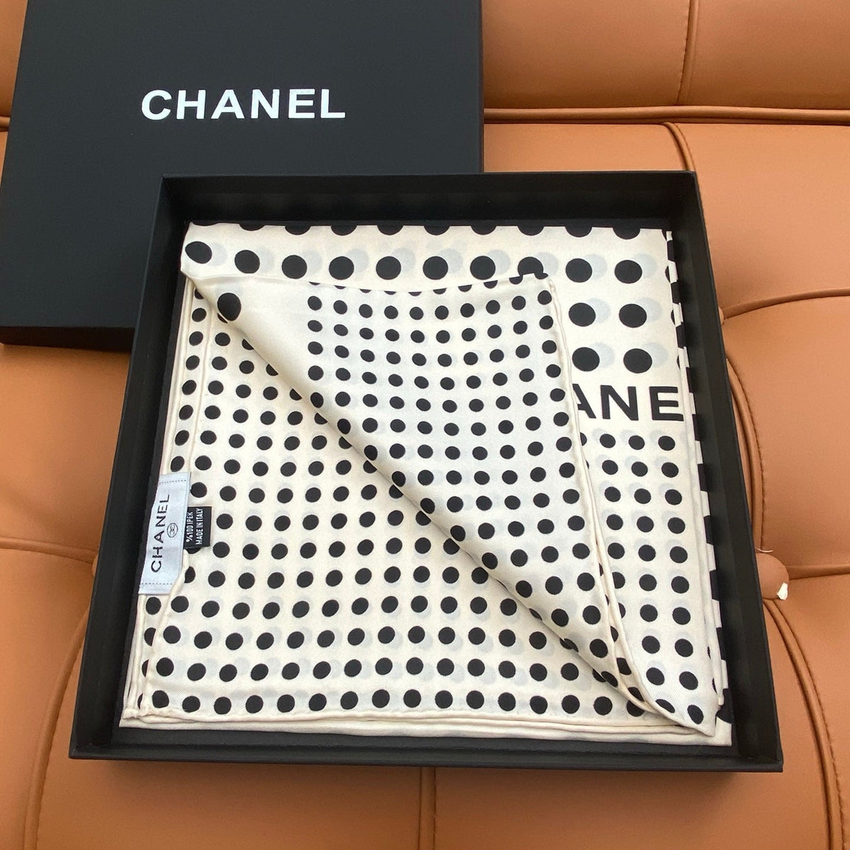 CHANEL 25S SCARF 90 IN SILK 703691