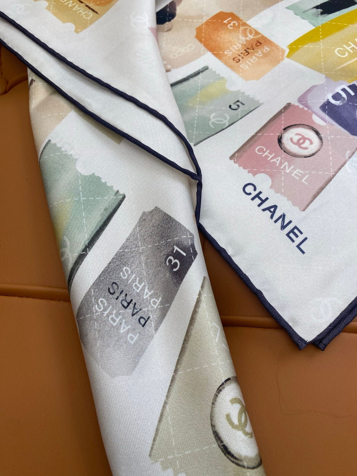 CHANEL 25S SCARF 90 IN SILK 703700