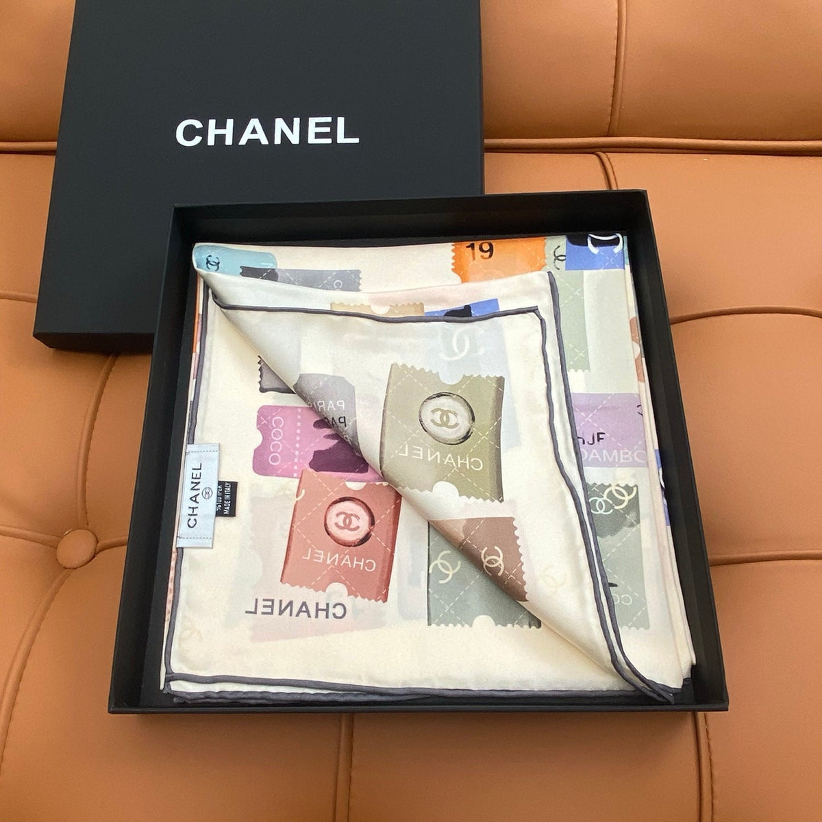 CHANEL 25S SCARF 90 IN SILK 703701