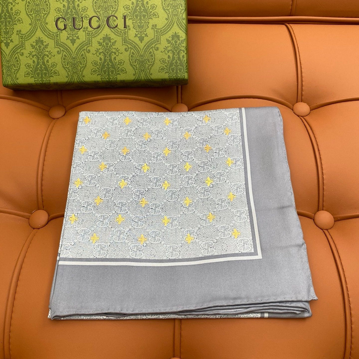 GUCCI 25S SCARF 90 IN SILK 709694