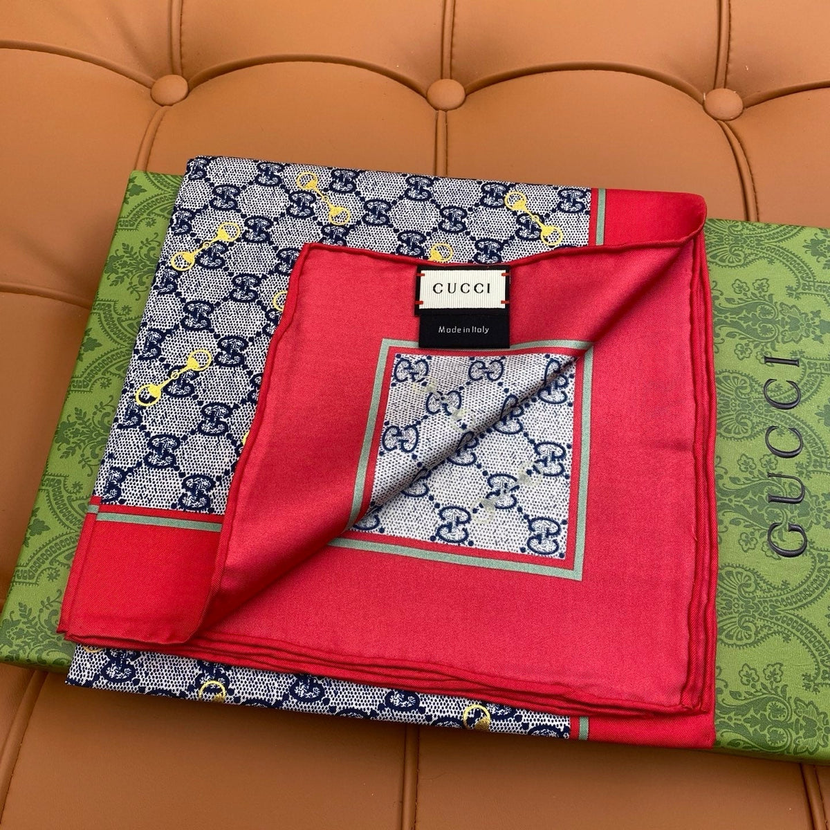 GUCCI 25S SCARF 90 IN SILK 718515