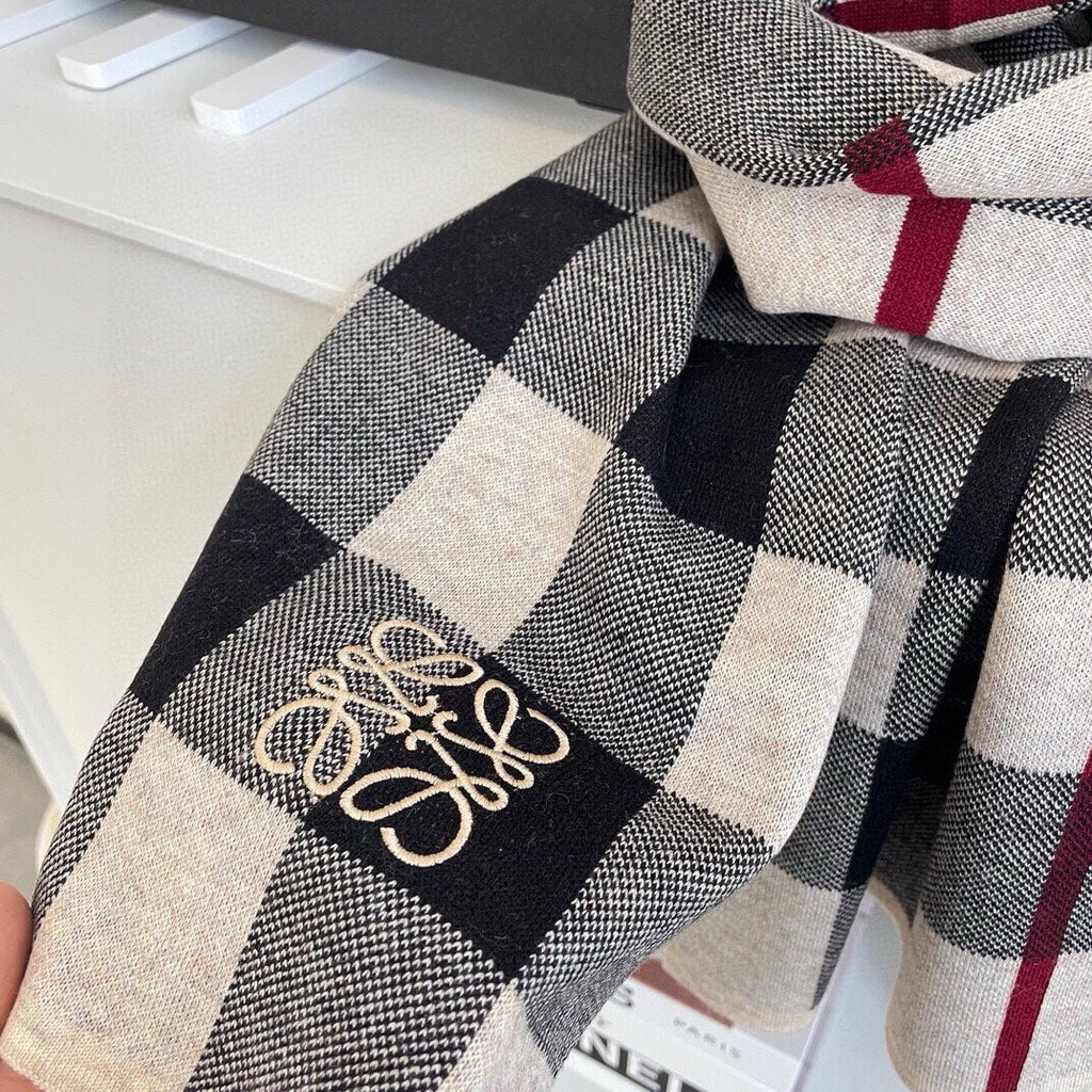 LOEWE SCARF 180 CM IN BLACK MIX WHITE CARO CASHMERE 389779