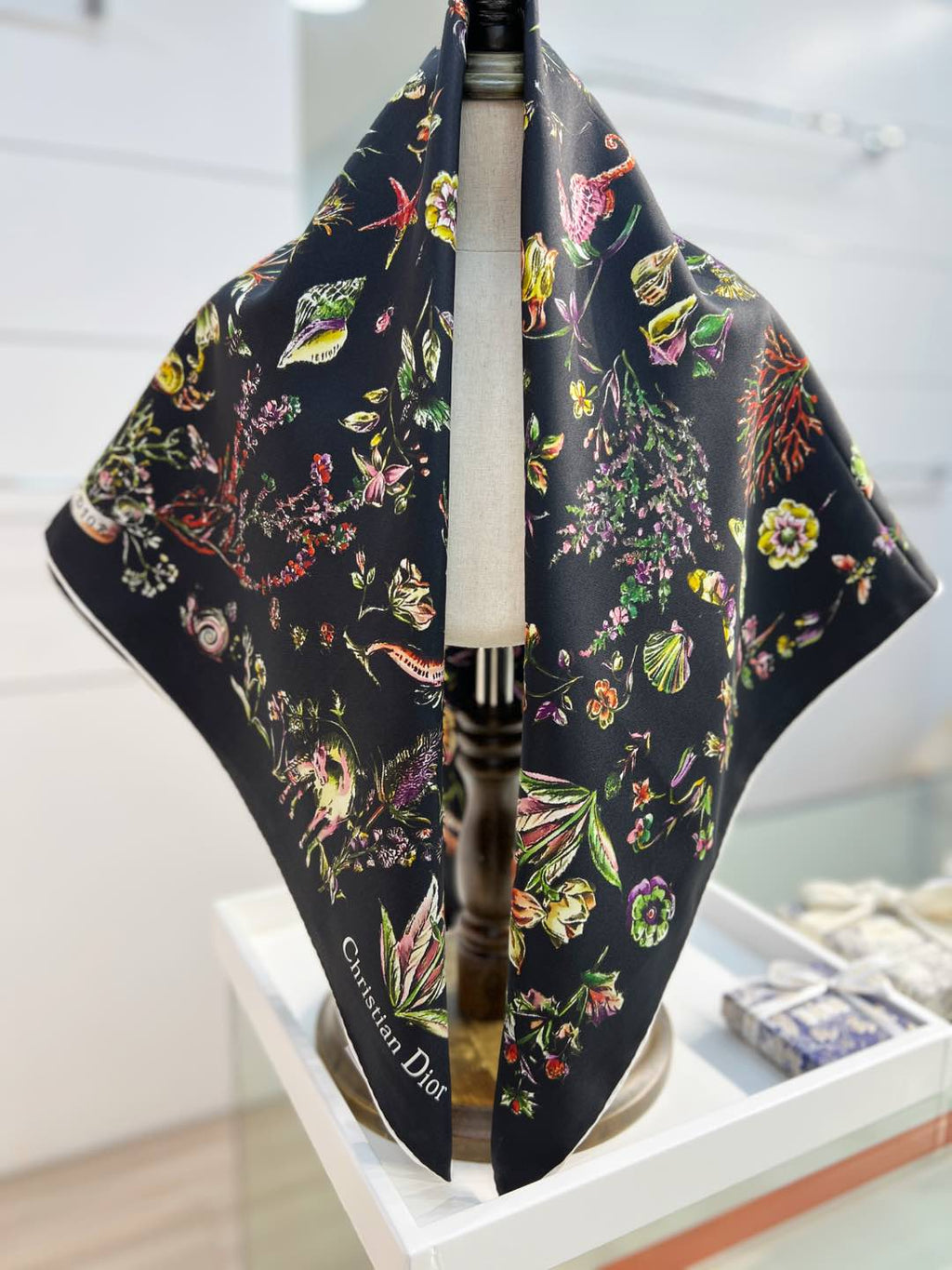DIOR REVERSIBLE PRINTED SQUARE SCARF 90 CM IN BLACK SILK 735867