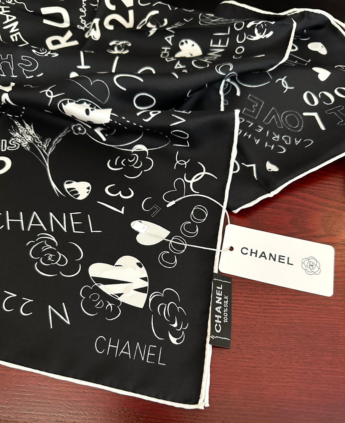 CHANEL 25S SCARF 90 IN SILK 738419