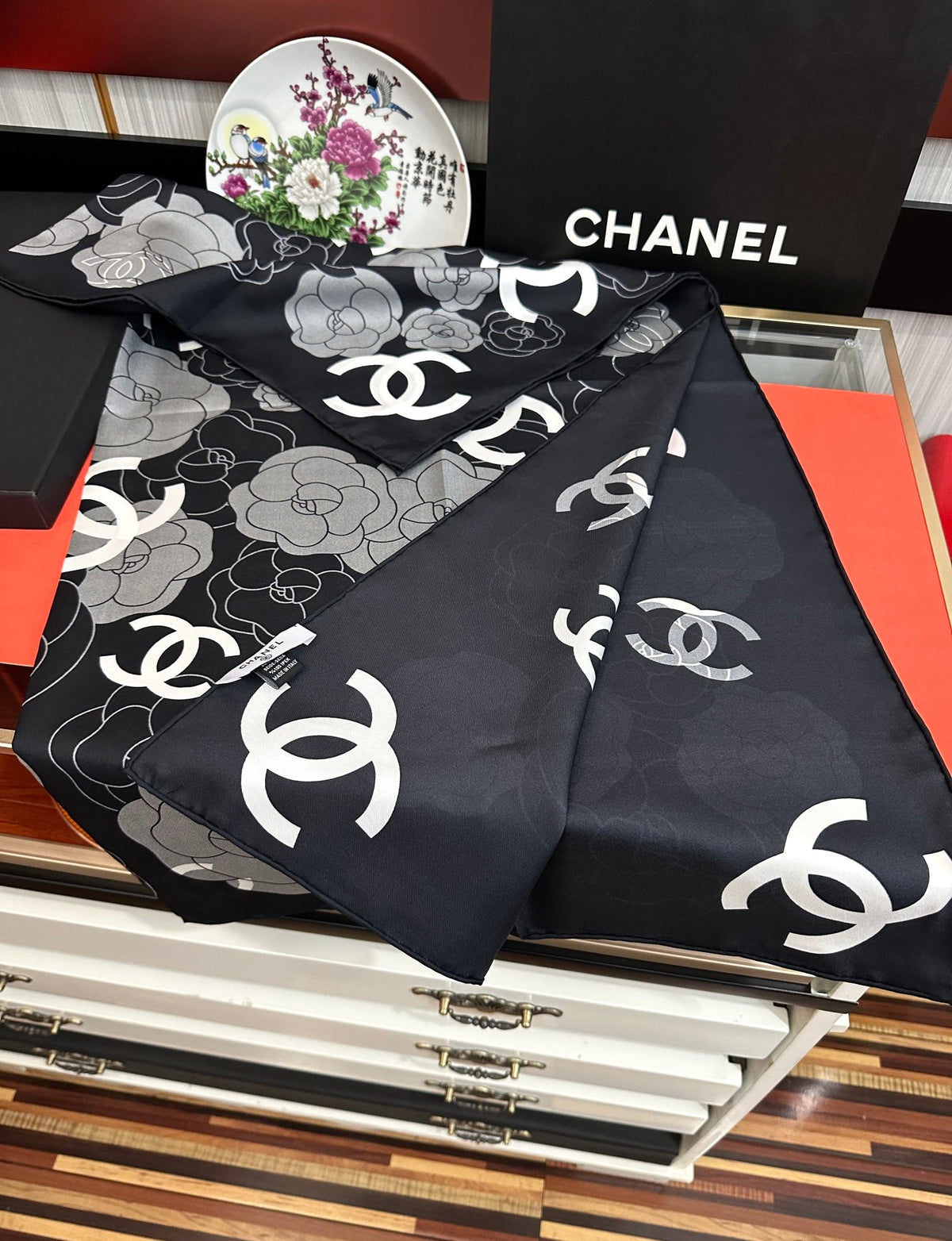 CHANEL 25S SCARF 90 IN SILK 738464